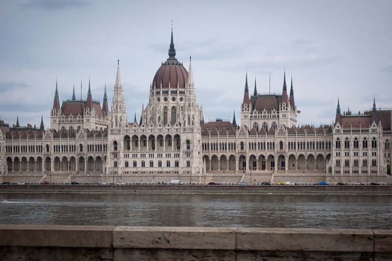 Ungarische öffentlich-rechtliche Nachrichten wieder auf Sendung, nach Magyars Reformversprechen