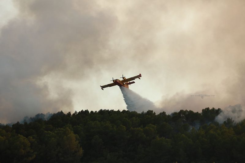 Tödliche Waldbrände in Europa zwingen Tausende zur Flucht