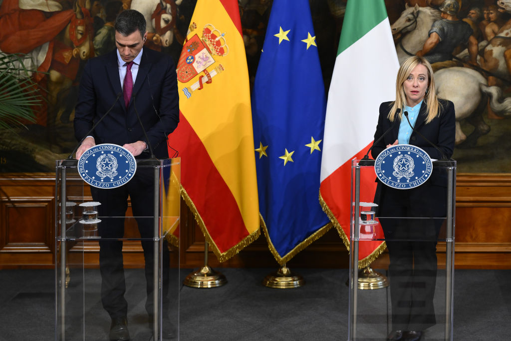Spanien führt Grenzkontrollen zu Italien ein, während sich die Konfrontation um die Migranten verschärft
