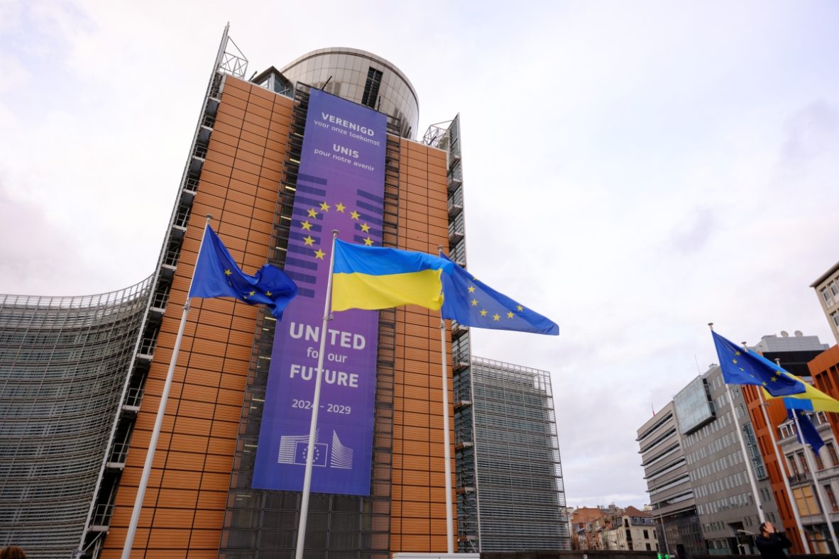 EU bewilligt 6,1 Milliarden Euro, während die Luftabwehr der Ukraine ins Stocken gerät