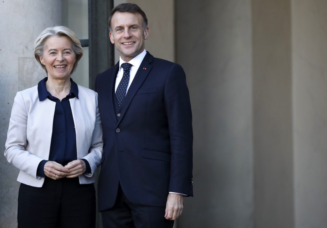 Macron fordert von der Leyen auf, soziale Medien für unter 15-Jährige zu verbieten